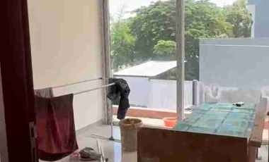 dijual rumah baru 3 lt di taman Surya 5