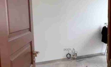 dijual rumah baru 3 lt di taman Surya 5