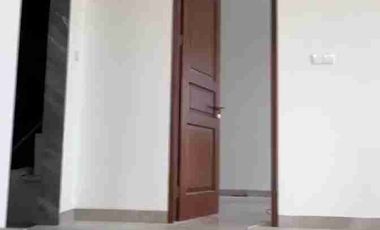 dijual rumah baru 3 lt di taman Surya 5