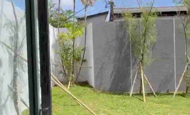 dijual rumah baru 3 lt di taman Surya 5