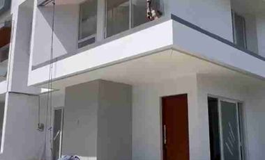 dijual rumah baru 3 lt di taman Surya 5
