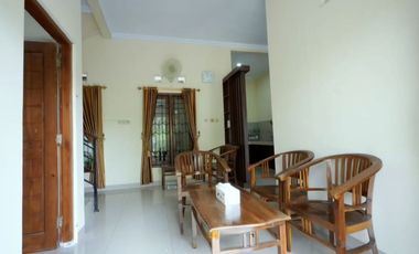 RUMAH DI YOGYAKARTA BANGUNAN CAKEP 2 LANTAI FULL FURNISH SIAP HUNI