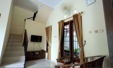 RUMAH DI YOGYAKARTA BANGUNAN CAKEP 2 LANTAI FULL FURNISH SIAP HUNI