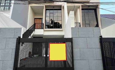 Dijual Rumah Brand New Minimalis Modern 3 Lantai di Tomang