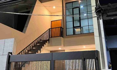 Dijual Rumah Brand New Minimalis Modern 3 Lantai di Tomang