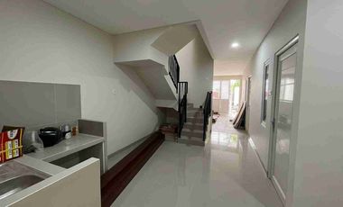 Dijual Rumah Brand New Minimalis Modern 3 Lantai di Tomang