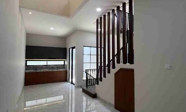 Dijual Rumah Brand New Minimalis Modern 3 Lantai di Tomang