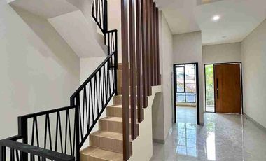 Dijual Rumah Brand New Minimalis Modern 3 Lantai di Tomang