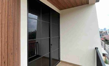 Dijual Rumah Brand New Minimalis Modern 3 Lantai di Tomang