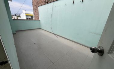 VENTA DE AMPLIA CASA DE 3 PISOS - CHORRILLOS