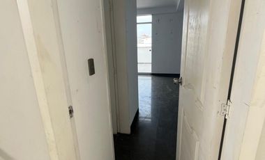 VENTA DE AMPLIA CASA DE 3 PISOS - CHORRILLOS