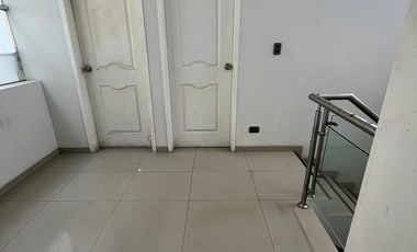 VENTA DE AMPLIA CASA DE 3 PISOS - CHORRILLOS