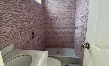 VENTA DE AMPLIA CASA DE 3 PISOS - CHORRILLOS