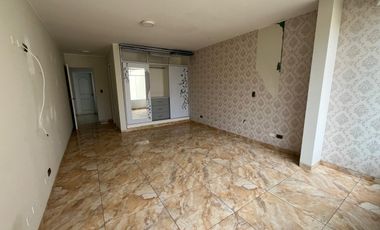 VENTA DE AMPLIA CASA DE 3 PISOS - CHORRILLOS