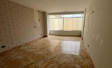 VENTA DE AMPLIA CASA DE 3 PISOS - CHORRILLOS
