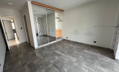 VENTA DE AMPLIA CASA DE 3 PISOS - CHORRILLOS