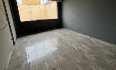 VENTA DE AMPLIA CASA DE 3 PISOS - CHORRILLOS