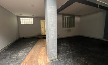 VENTA DE AMPLIA CASA DE 3 PISOS - CHORRILLOS