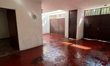 En Venta Casa de Una Planta al Sur - Poniente de Guadalajara Col. Chapalita con Excelente Ubicación
