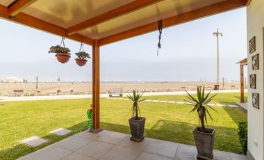 Casa de Playa en Venta Puerto Viejo Km 72 | Primera Fila | Vista Al Mar | 3 Pisos