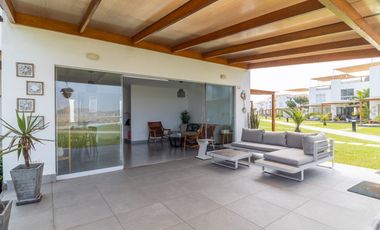 Casa de Playa en Venta Puerto Viejo Km 72 | Primera Fila | Vista Al Mar | 3 Pisos