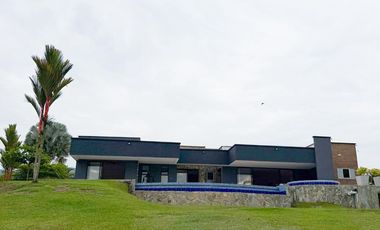 Casa Campestre Moderna con Piscina Infinita y Vista a la Montaña en Pereira | Lujo, Privacidad y Naturaleza