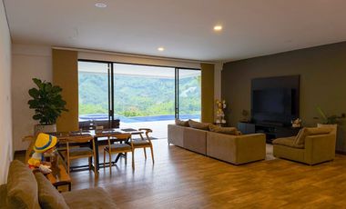 Casa Campestre Moderna con Piscina Infinita y Vista a la Montaña en Pereira | Lujo, Privacidad y Naturaleza