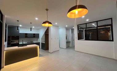 Casa de estreno en venta en Miraflores Country Club
