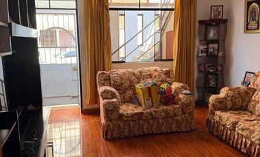 VENDO CASA DE UN PISO PROY PARA DOS PISO URB ENTEL A MEDIA CUADRA DE PARQUE AREA DE 140 M2