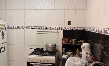 VENDO CASA DE UN PISO PROY PARA DOS PISO URB ENTEL A MEDIA CUADRA DE PARQUE AREA DE 140 M2