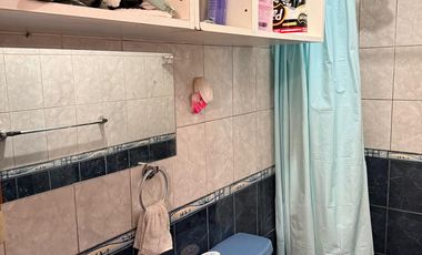 VENDO CASA DE UN PISO PROY PARA DOS PISO URB ENTEL A MEDIA CUADRA DE PARQUE AREA DE 140 M2