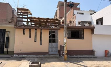 VENDO CASA DE UN PISO PROY PARA DOS PISO URB ENTEL A MEDIA CUADRA DE PARQUE AREA DE 140 M2