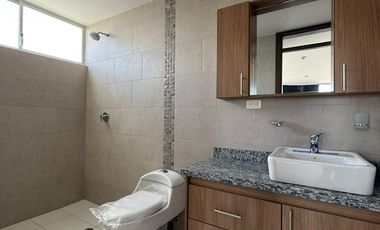 En Venta, Amplia Casa de 4 Habitaciones, Sangolqui