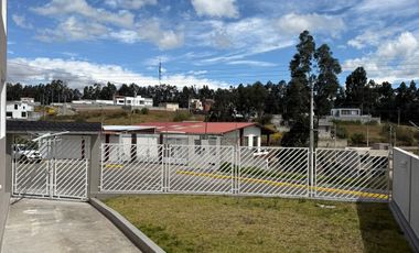 En Venta, Amplia Casa de 4 Habitaciones, Sangolqui