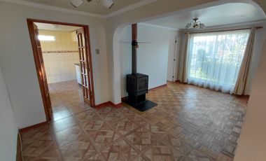 Venta de Casa 4 dormitorios 2 baños Bario Universitario a pasos Ulriksen