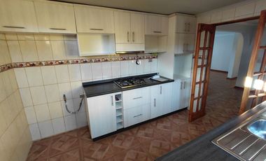 Venta de Casa 4 dormitorios 2 baños Bario Universitario a pasos Ulriksen
