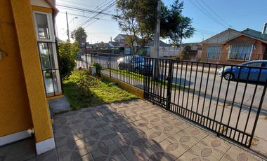 Venta de Casa 4 dormitorios 2 baños Bario Universitario a pasos Ulriksen