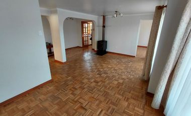 Venta de Casa 4 dormitorios 2 baños Bario Universitario a pasos Ulriksen