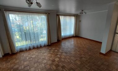 Venta de Casa 4 dormitorios 2 baños Bario Universitario a pasos Ulriksen