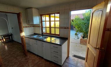Venta de Casa 4 dormitorios 2 baños Bario Universitario a pasos Ulriksen