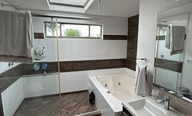 Casa semicampestre en venta | 3 pisos | Doble parqueadero | Excelente ubicación