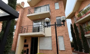 Casa semicampestre en venta | 3 pisos | Doble parqueadero | Excelente ubicación