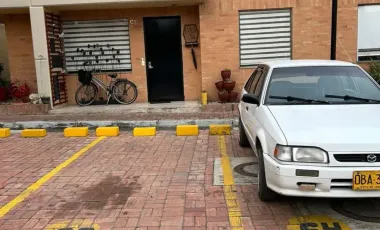 Casa semicampestre en venta | 3 pisos | Doble parqueadero | Excelente ubicación