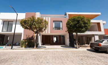 Casa de 4 recámaras en PARQUE ZACATECAS, LOMAS DE ANGELOPOLIS III
