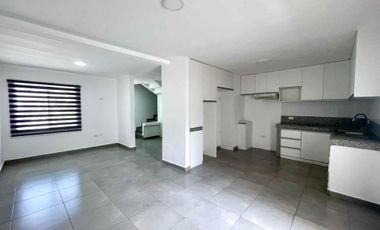 En Manta se alquila casa de 3 dormitorios. Urbanización Manta Azul - Sector Sur