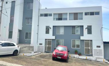 En Manta se alquila casa de 3 dormitorios. Urbanización Manta Azul - Sector Sur