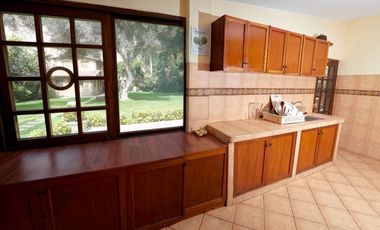 VENDO HERMOSA CASA DE CAMPO ESTILO MEDITERRÁNEO, TOTALMENTE AMOBLADA, EN LA MEJOR ZONA DE CIENEGUILLA.