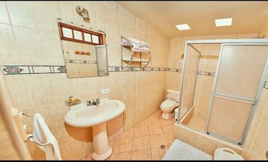 VENDO HERMOSA CASA DE CAMPO ESTILO MEDITERRÁNEO, TOTALMENTE AMOBLADA, EN LA MEJOR ZONA DE CIENEGUILLA.