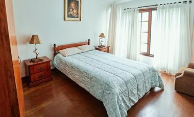 VENDO HERMOSA CASA DE CAMPO ESTILO MEDITERRÁNEO, TOTALMENTE AMOBLADA, EN LA MEJOR ZONA DE CIENEGUILLA.