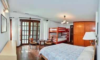 VENDO HERMOSA CASA DE CAMPO ESTILO MEDITERRÁNEO, TOTALMENTE AMOBLADA, EN LA MEJOR ZONA DE CIENEGUILLA.